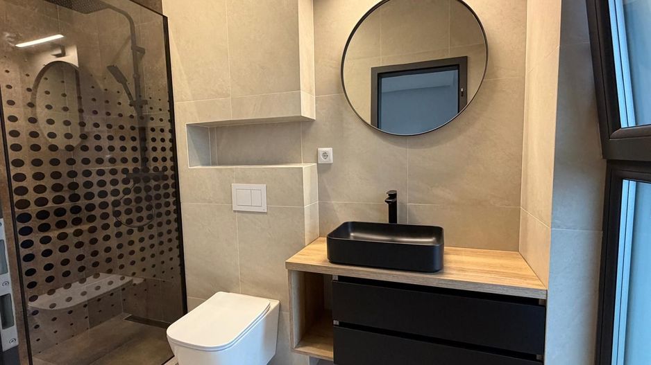 Apartament la Vila, 4 camere si gradina privata - Poză 6