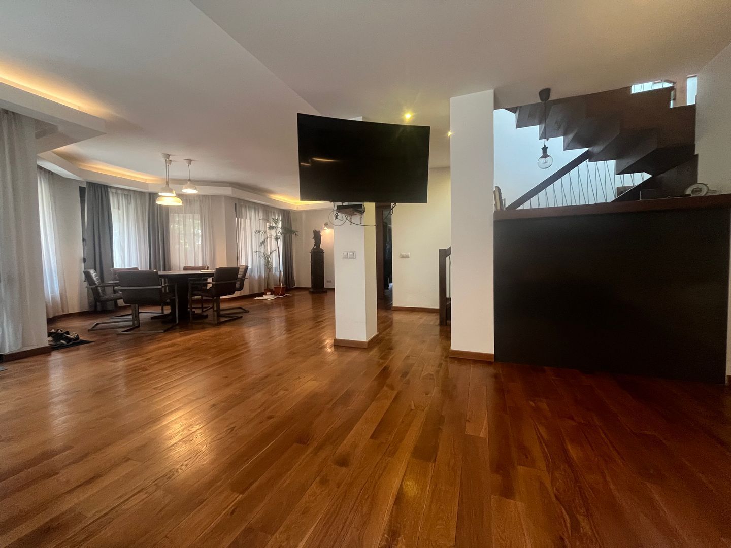 ANDRONACHE | Vila 4 Camere | Garaj | Curte Verde | Ciubar & BBQ - Poză 9