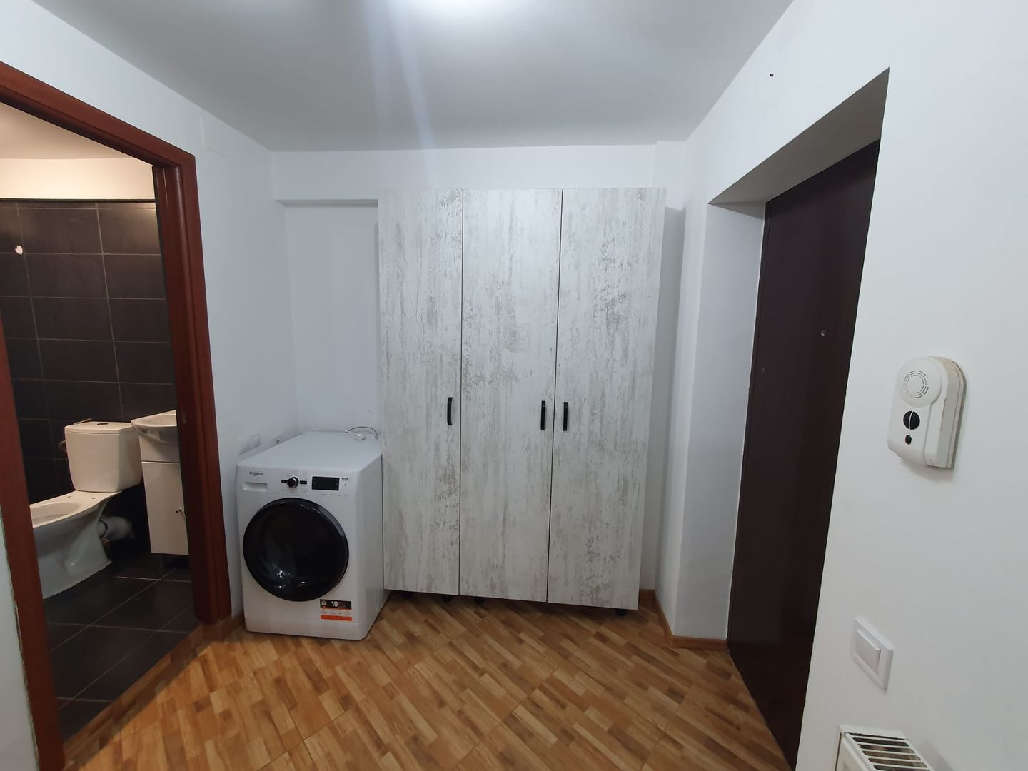 Garsoniera de vanzare zona Eroii Revolutiei - Poză 4