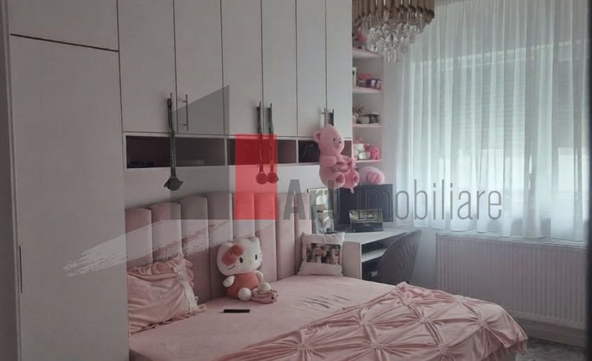 Vanzare apartament 3 camere 70 mp-Weiner Palada+loc de parcare - Poză 1