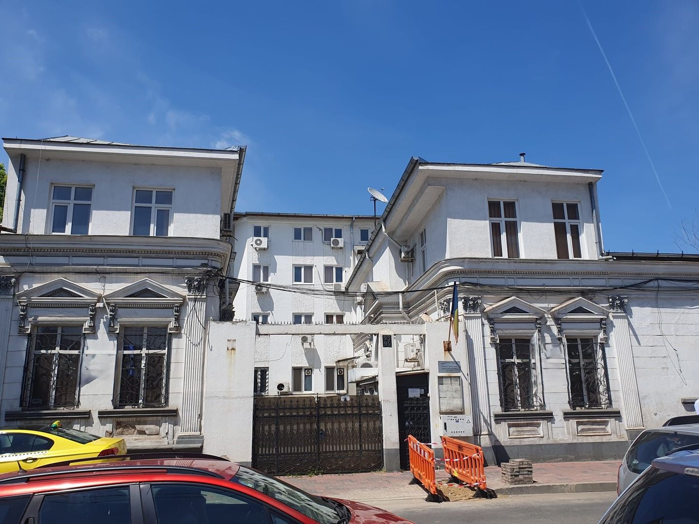 Vilă de patrimoniu interbelică | 23 camere | curte - Poză 2