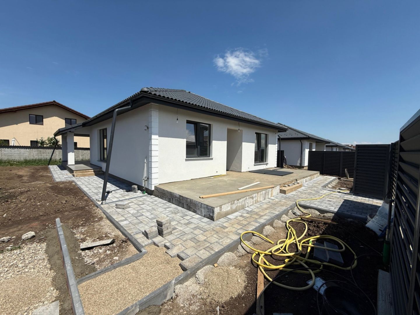 Casa pe parter cu 4 camere de vânzare - Sânpetru - Poză 7