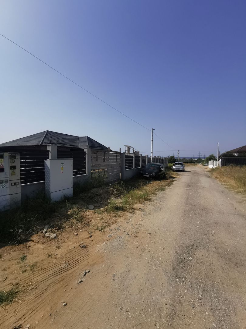 Casa la rosu în Plaiul Vulcănești - Poză 7