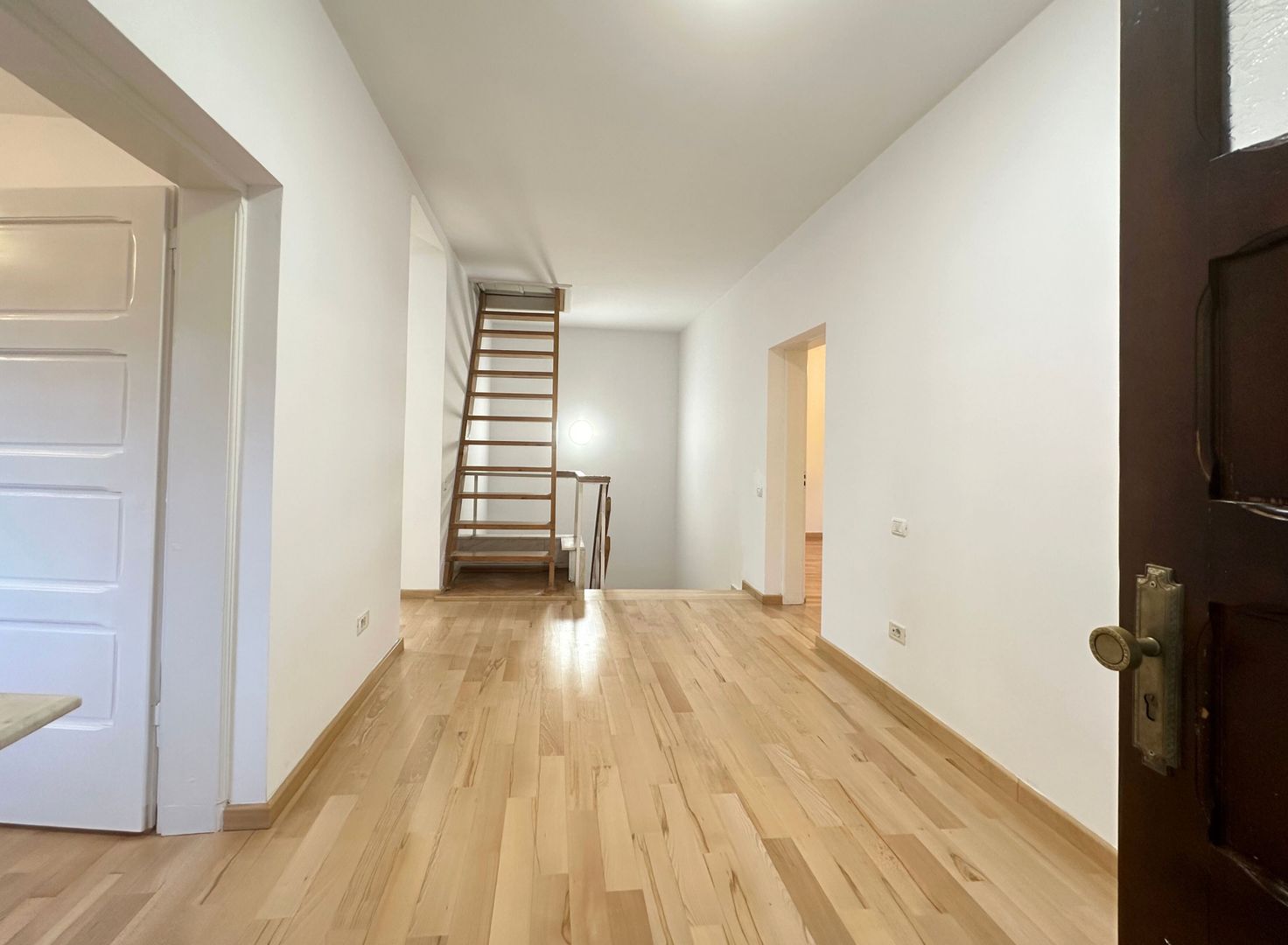 Oferim spre închiriere o proprietate de excepție zona Sisesti - Poză 32