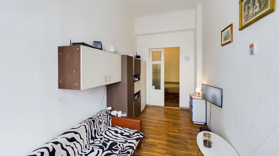 Apartament 3 camere pentru investiții central - Poză 2