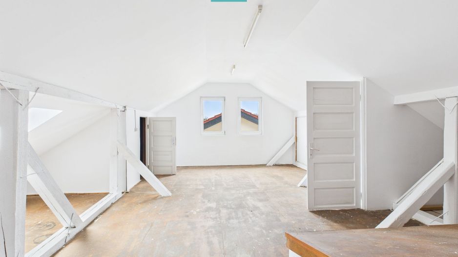 Vilă cu 5 camere pentru investiții în Dumbrăvița - Poză 19