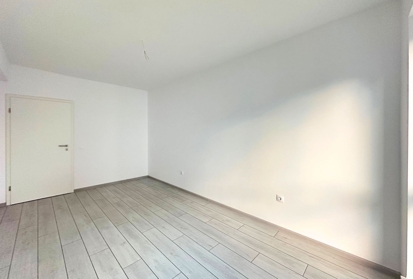 VÂNZARE APARTAMENT 2,5 CAMERE  NOU NELOCUIT - Poză 14