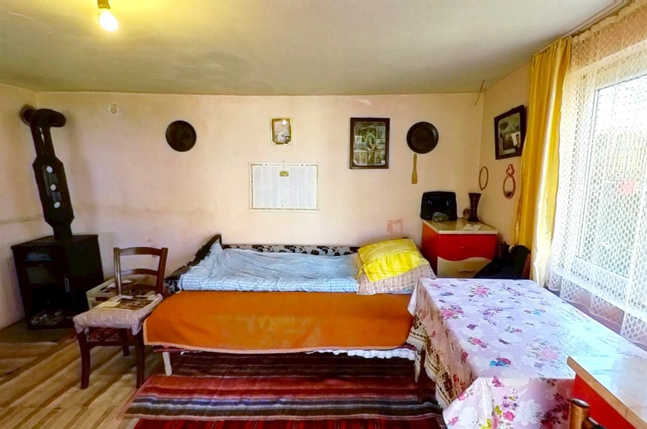 Casa traditionala+ domeniu de 2.900 mp,livada, anexe:refugiu apreciabil Craiesti - Poză 4