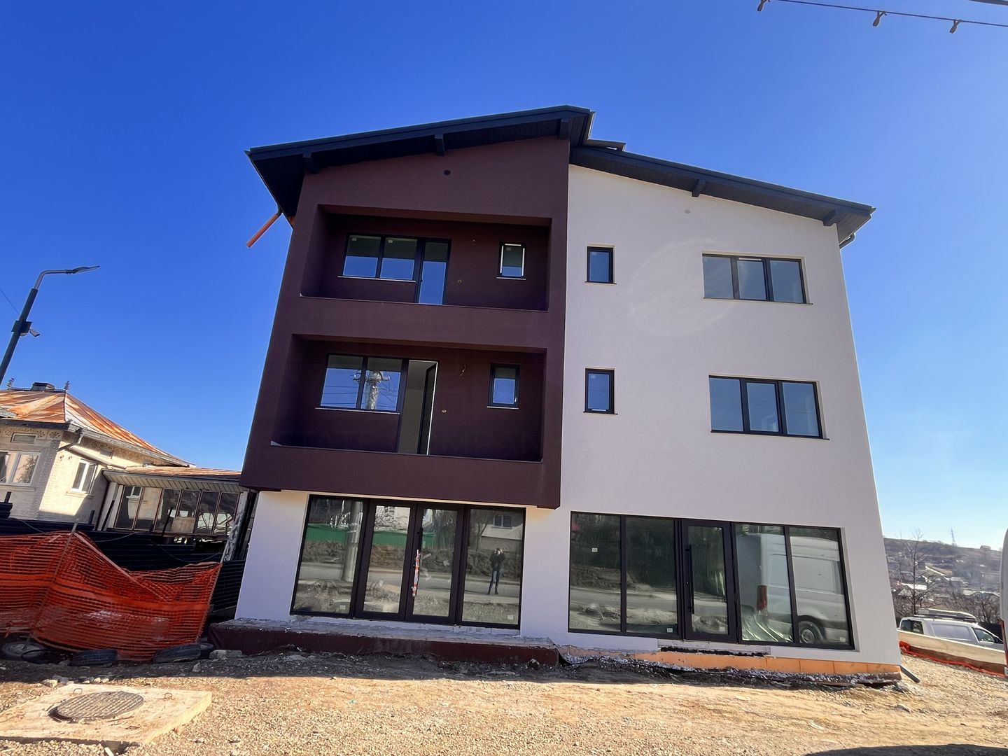 Apartament cu 2 camere   Et 2 I Suceava/BurdujeniI 71.500Euro - Poză 1