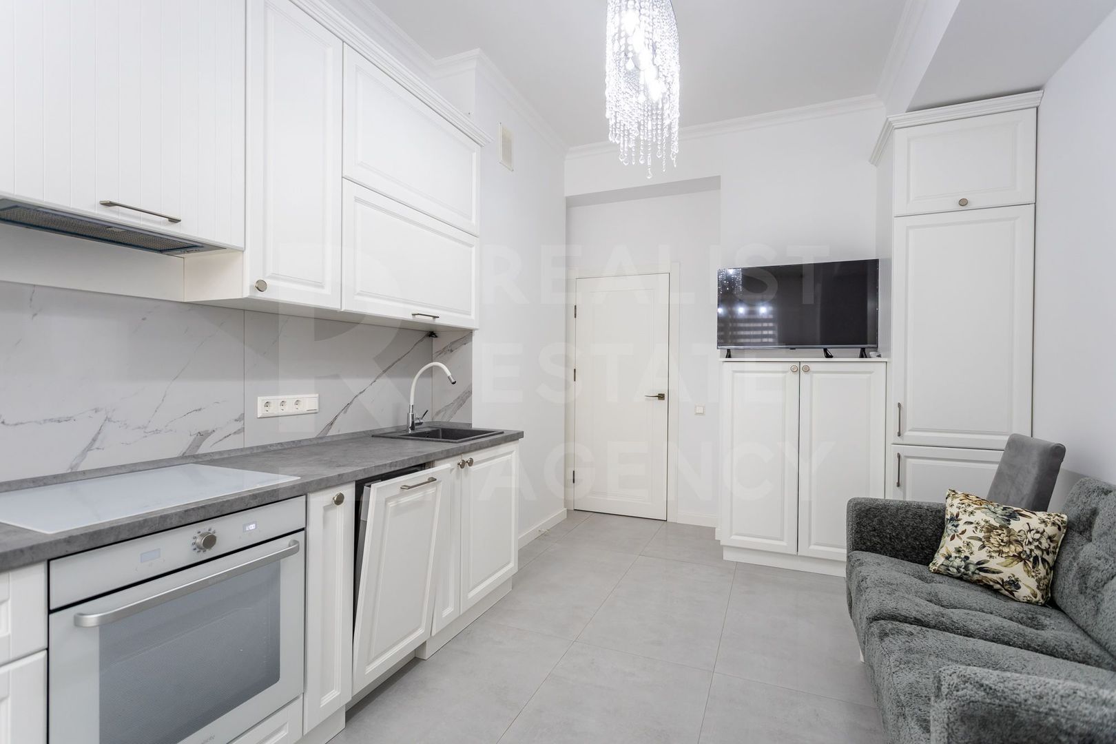 Chirie, apartament, 1 cameră + living, strada Mihai Eminescu, Centru - Poză 2