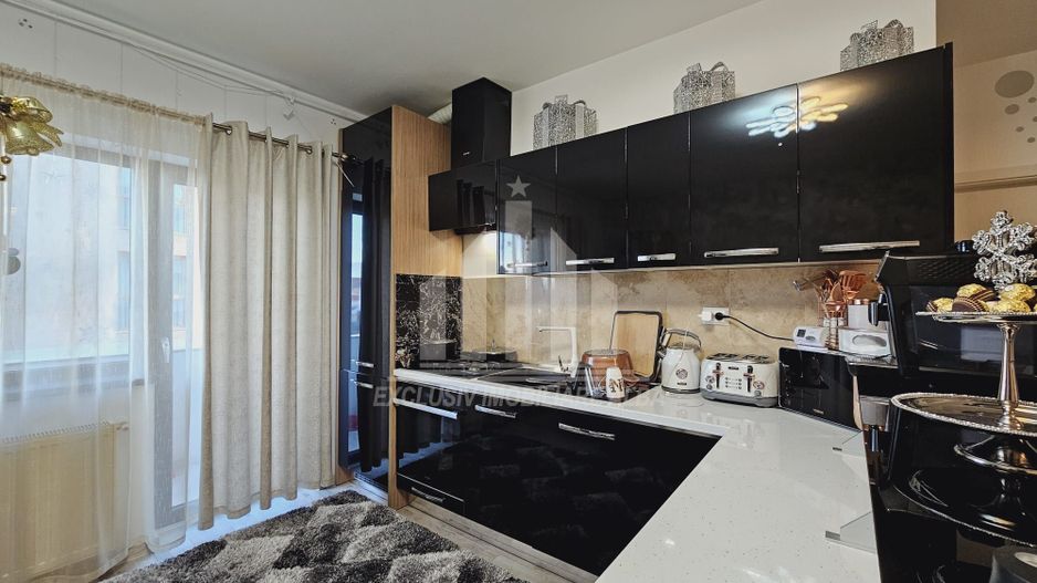 Apartment cu 3 camere decomandate, Centru - Poză 1