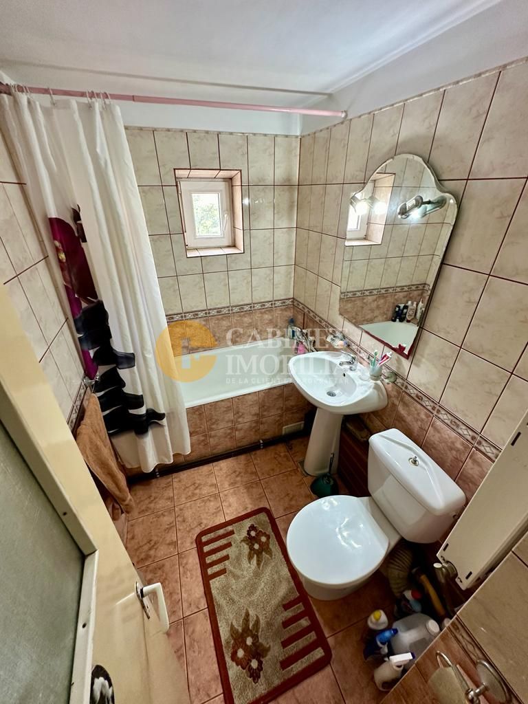 3 Camere Decomandat - Etaj 3 - Zona Nicolina 2- Bloc 1982 - Poză 7