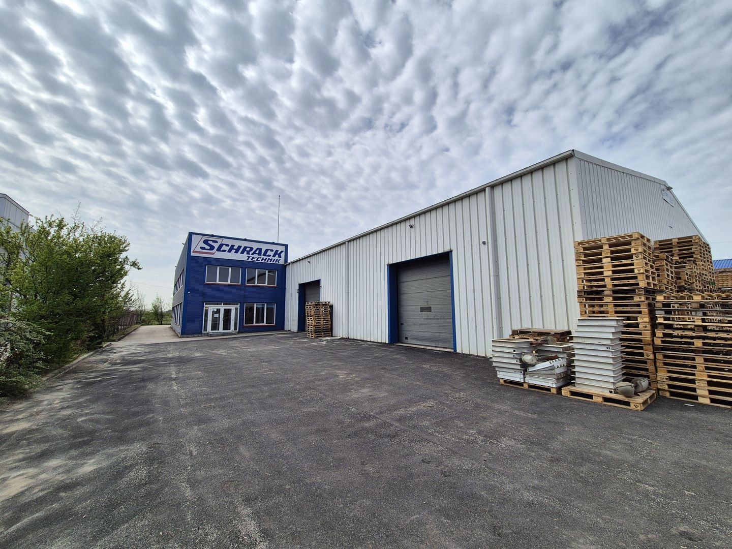 Hala 1040 mp + Spatiu de birouri 400 mp - Militari - Poză 1