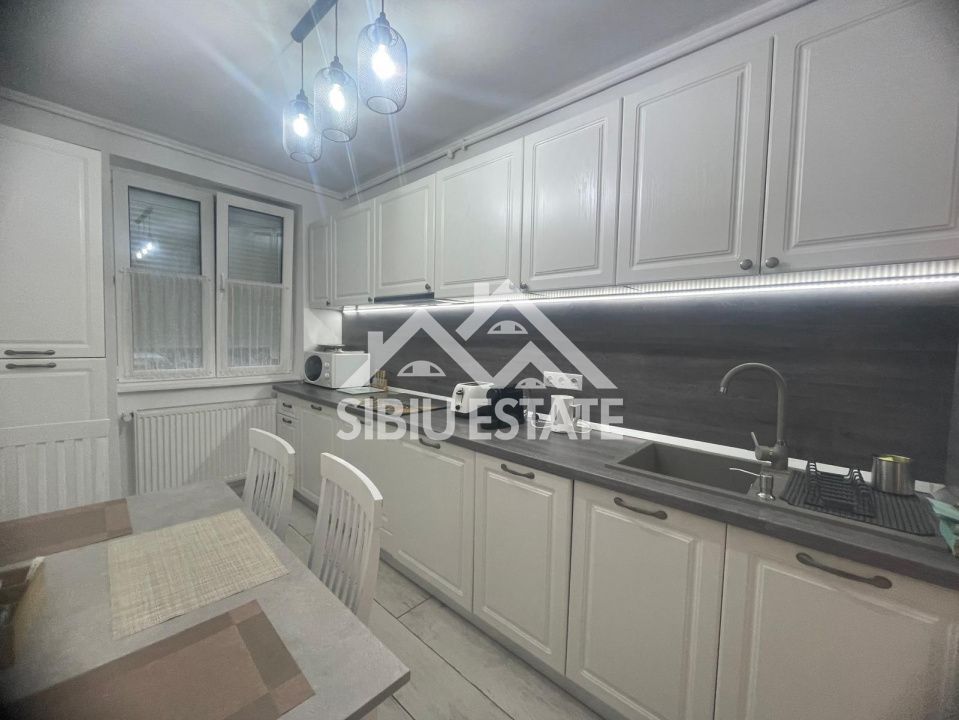 Apartament de inchiriat, cu 2 camere- zona Centrala, mobilat si utilat - Poză 5