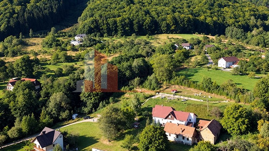 Teren 7.444 mp + casă tradițională în Predeluț–Bran - Poză 6