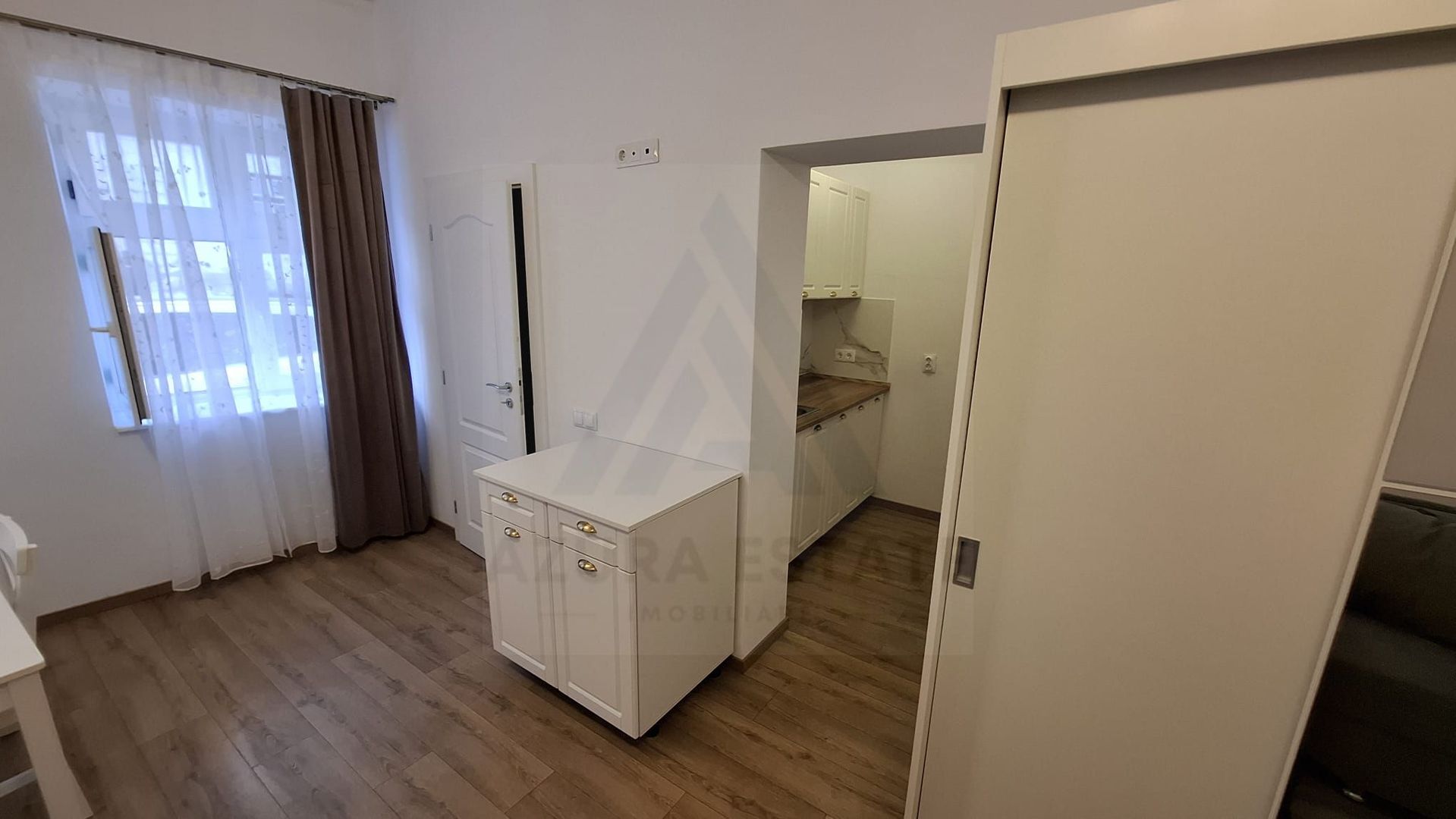 Garsoniera moderna 30 mp utili la prima inchiriere Central - Poză 4