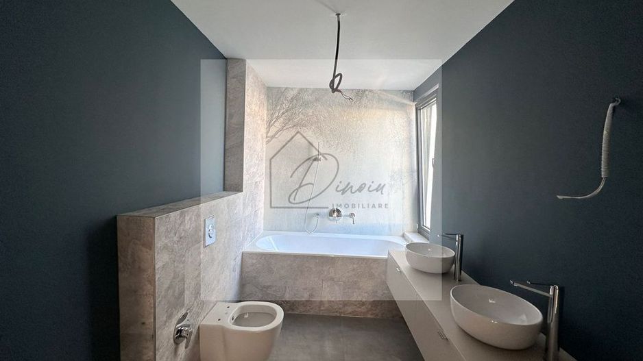 Vila de vanzare 5 camere ,4 bai, curte 85 mp zona Jollie Ville Pipera - Poză 8