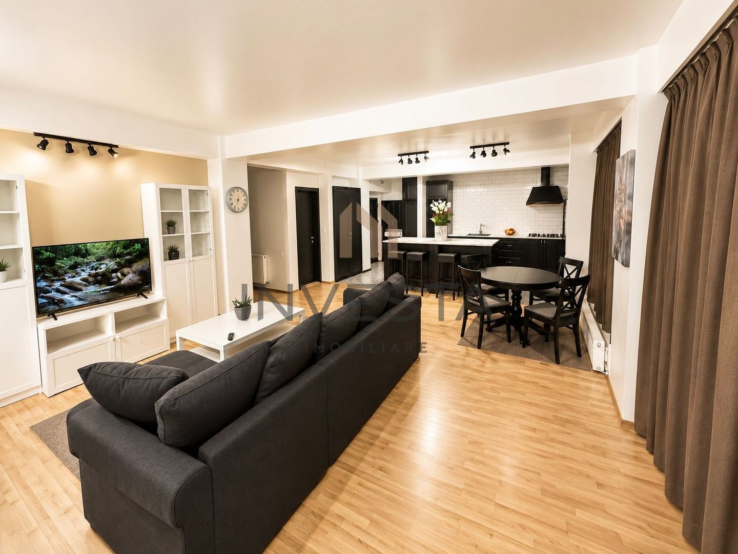 Apartament cu 3 camere de inchiriat in zona strazii Alverna Gheorgheni - Poză 2