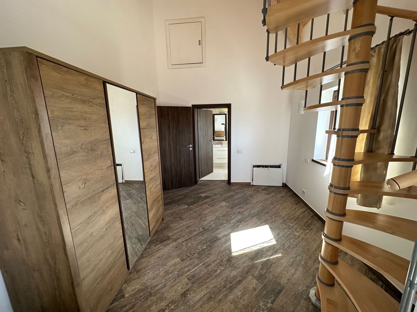 CASA SPATIOASA  CU GARAJ SI TEREN DE 600 MP - Poză 21