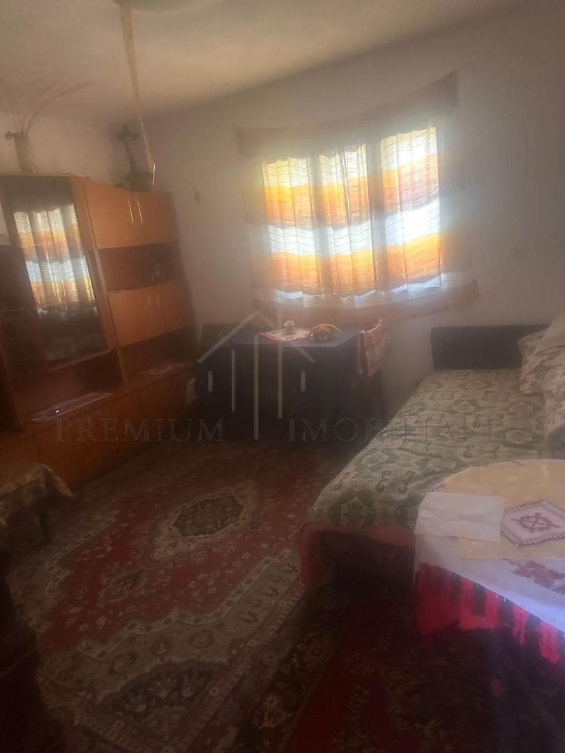 Casă batraneasca+ teren 999 mp intravilan în Oituz - Poză 1