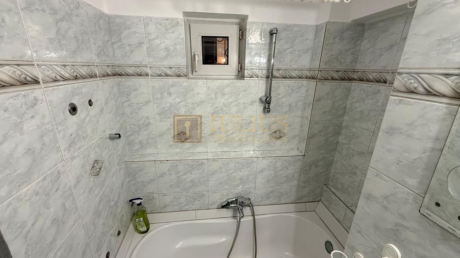 Medicina, 2 camere, 2 bai, centrala proprie, apartament spatios-105 mp - Poză 9