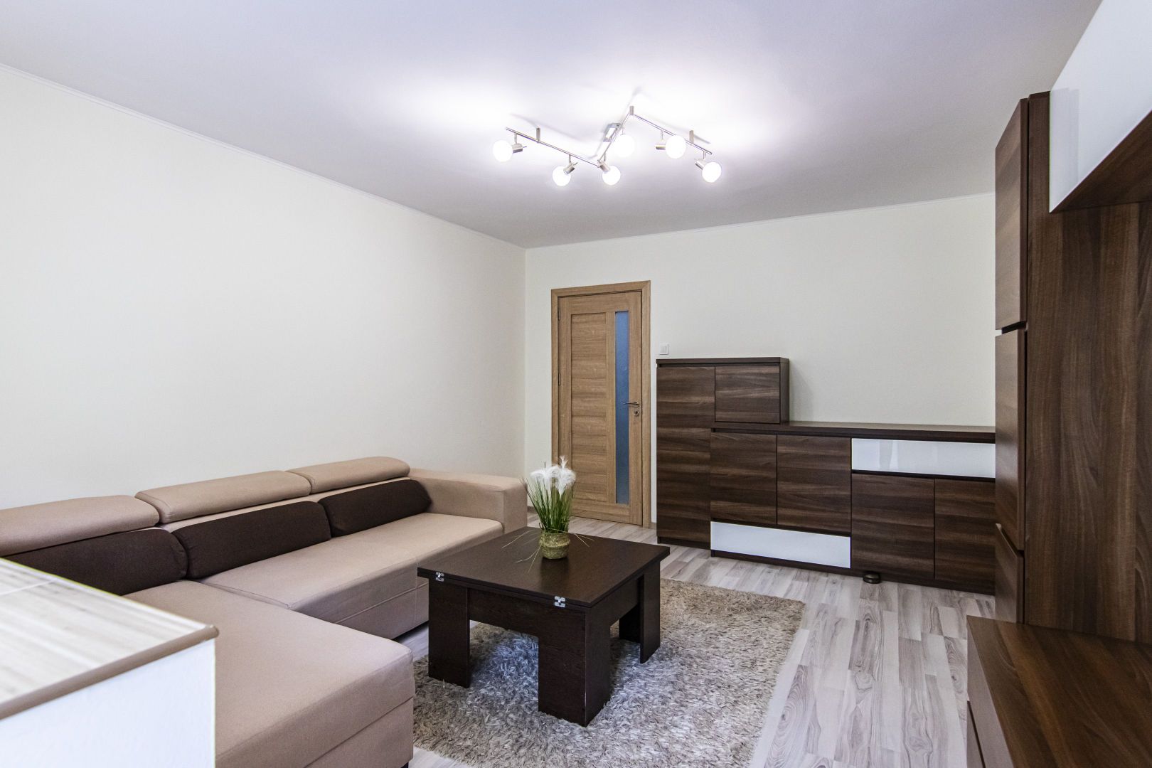 Drumul Taberei - 2 camere decomandat, Favorit, Mobilat și utilat, Loc de parcare - Poză 1
