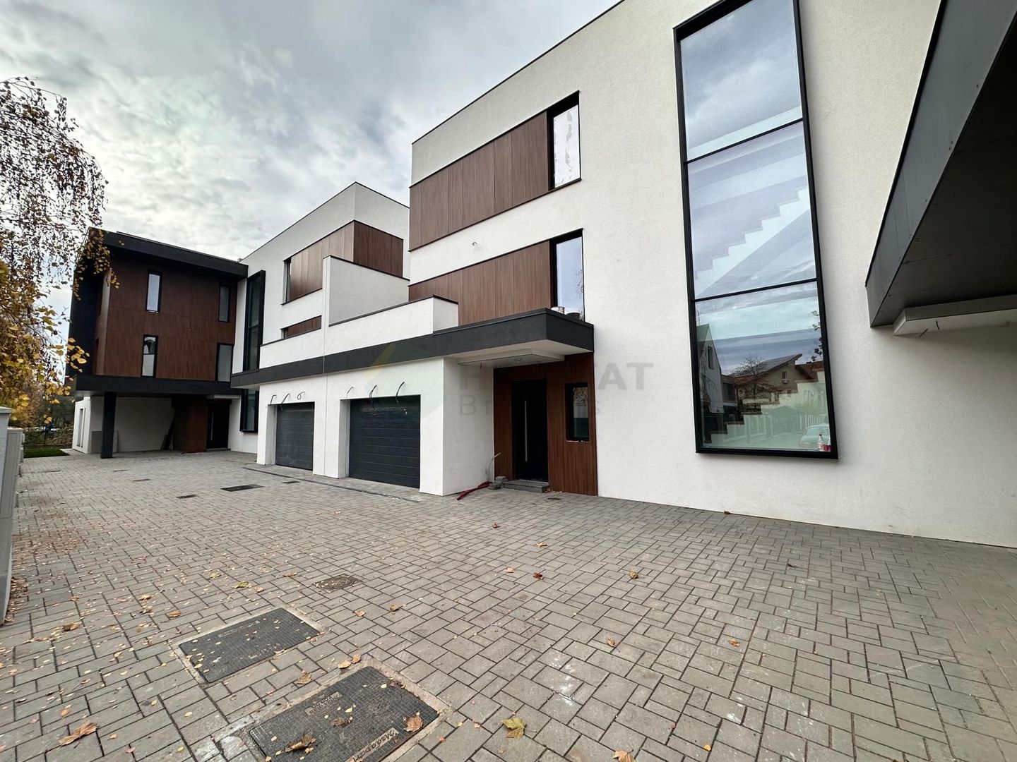 VILA IANCU NICOLAE, stil mediteranean, 5 dormitoare, 3 terase, gradina - Poză 1