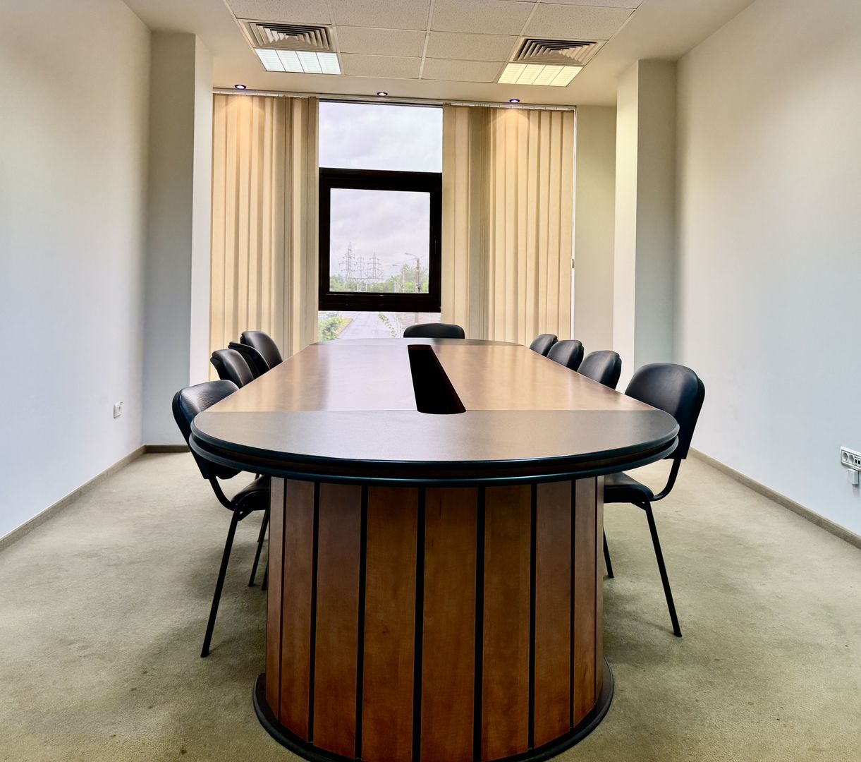 Spațiu pentru birouri langa Funshop Buziașului - Poză 17