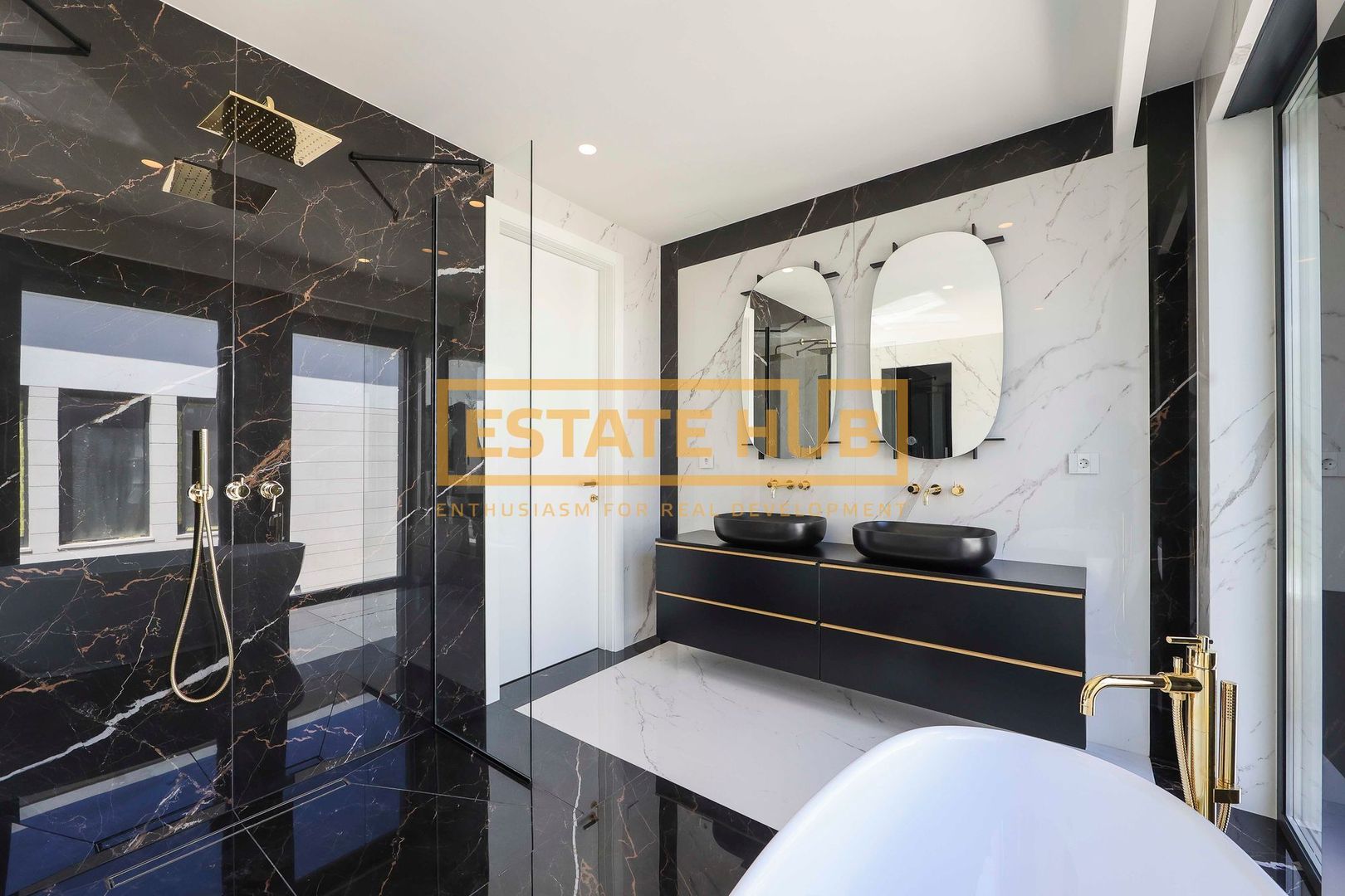 Vila in ansamblu exclusivist cu finisaje si dotări premium - Poză 6