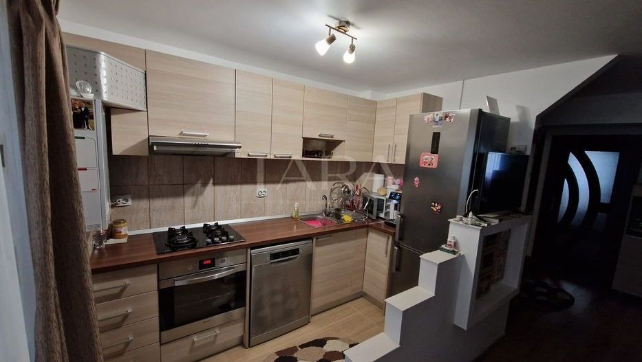 Apartament complet mobilat, cu 2 balcoane termopan. Parcare și boxă. - Poză 1