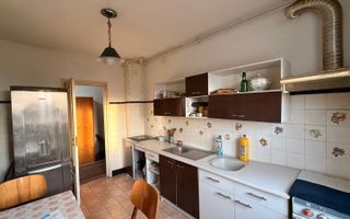 Apartament de vanzare, 3 camere, 68 mp, balcon și boxă – Zona Olimpia - Poză 9