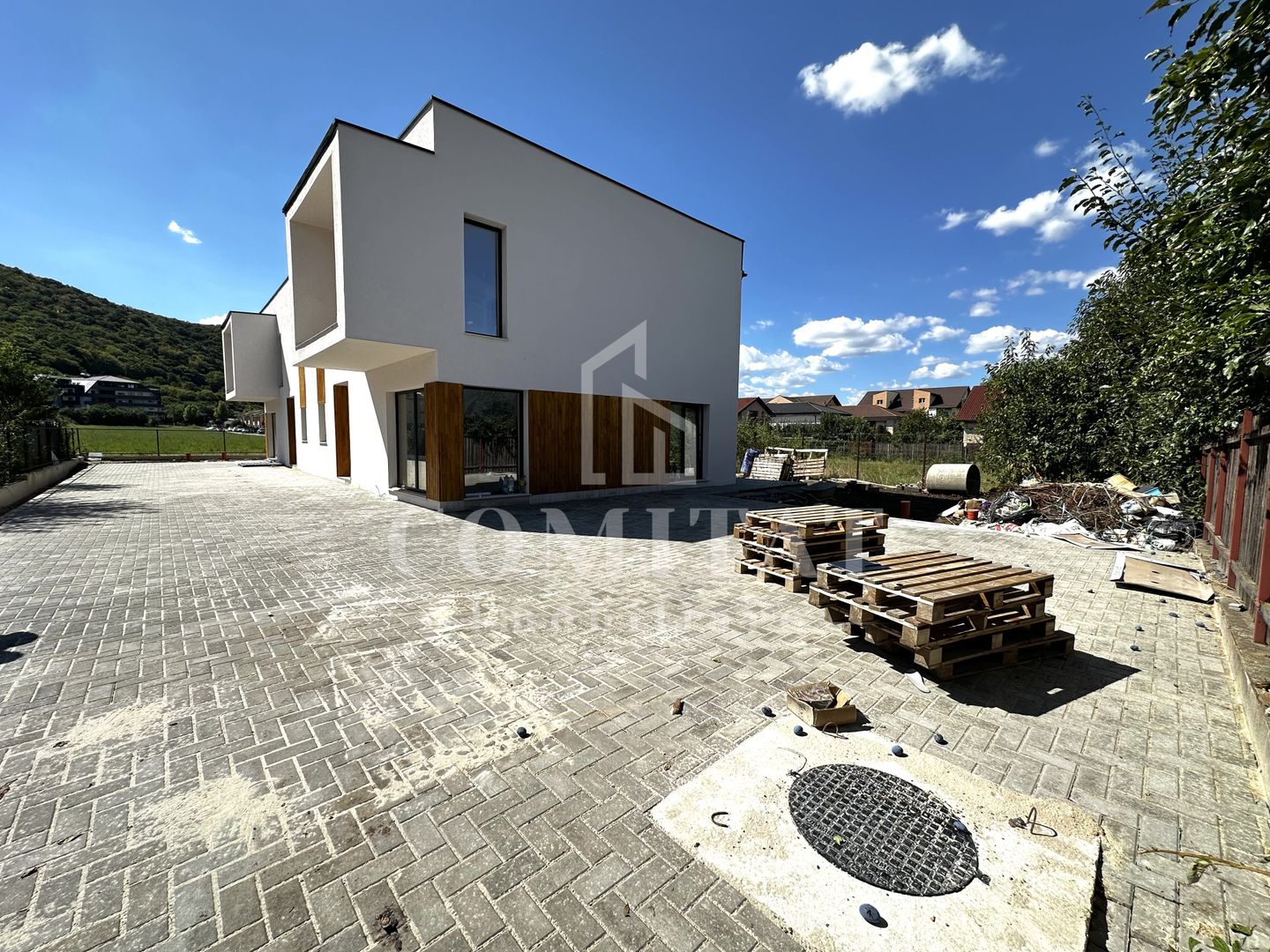 Duplex | Zona str Florilor-Floresti | 2 Locuri de parcare - Poză 1