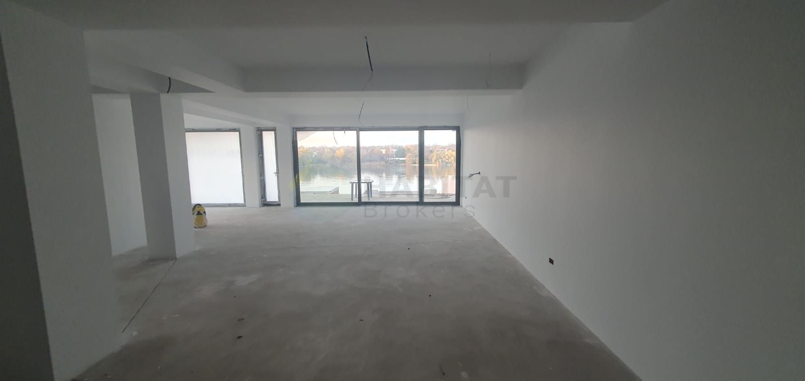 Vilă Spațioasă cu Vedere Superbă la Lac – Ghermănești Confort, Eleganță și Intim - Poză 4