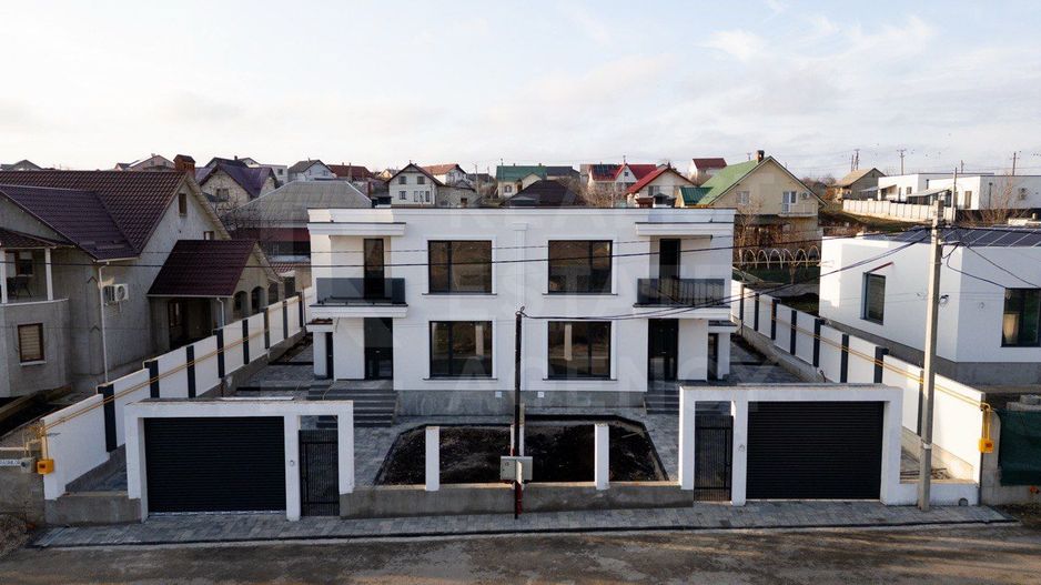 Vânzare, duplex, 3 nivele, str. Frasinilor, Ialoveni. - Poză 1