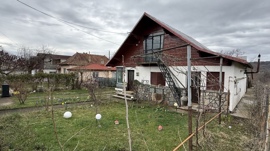 Casă corp C1 84mp + casă corp C2 51mp+garaj+ grădină și teren 889mp - Poză 20