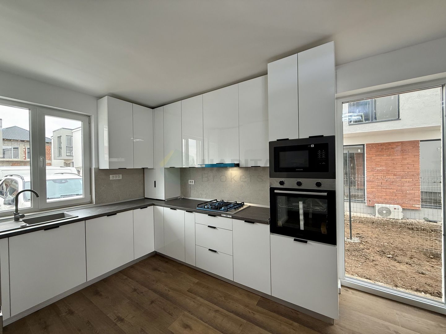 Vilă de închiriat în Tunari – 4 camere | curte proprie | disponibilă imediat - Poză 3