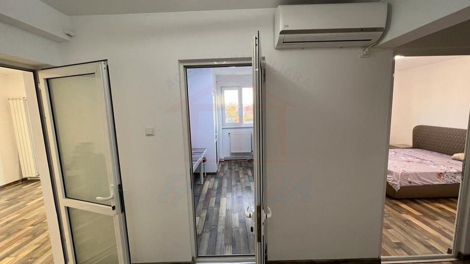 Inchiriem apartament cu 3 camere in centrul orasului, pret 500 euro - Poză 22