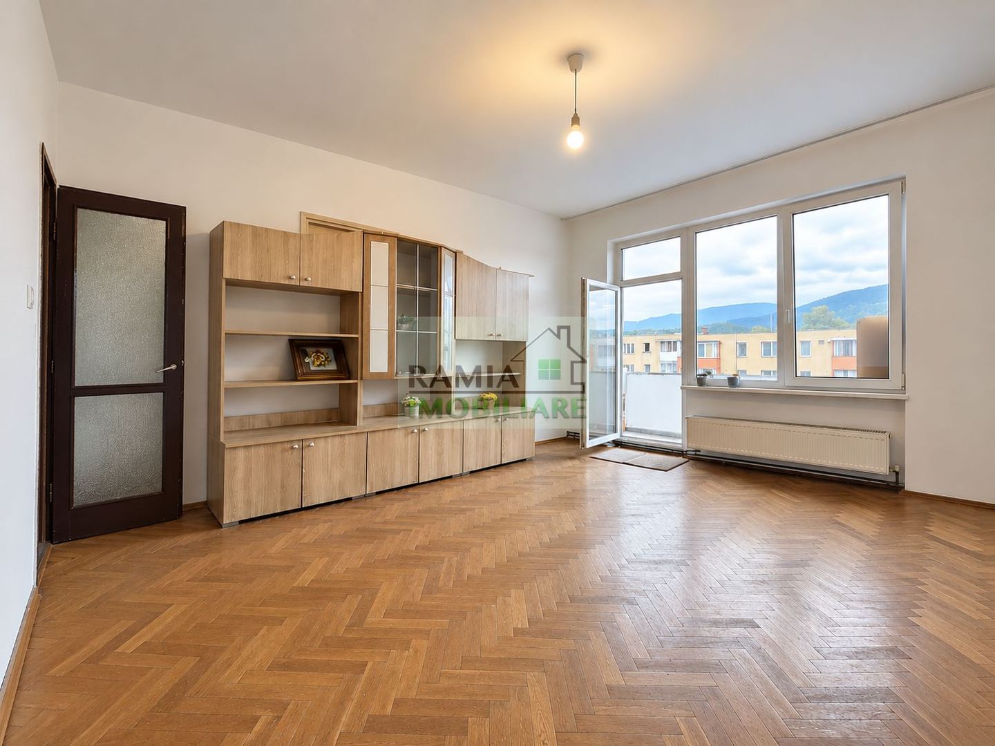 Apartament 2 camere decomandat, parcare, Tractorul - Poză 3