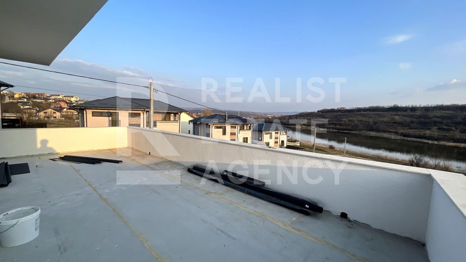 Casă cu priveliște spre lac, 140 mp, teren 450 mp, Valea Adâncă, Iași - Poză 1