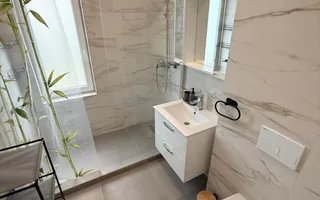 2 camere| Dumbravita| curte mare| terasa generoasă| loc de parcare| - Poză 24
