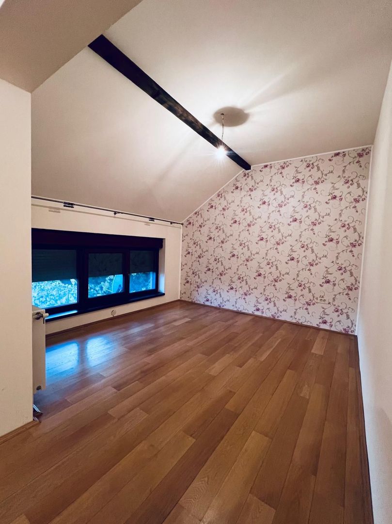 Casa individuala pozitie foarte buna si teren generos - Poză 10