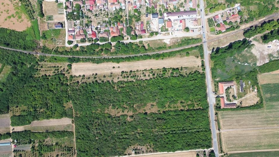 Teren cu livadă – 9.000 mp –la 400 m de ieșirea din Chișinau Cris - Poză 3