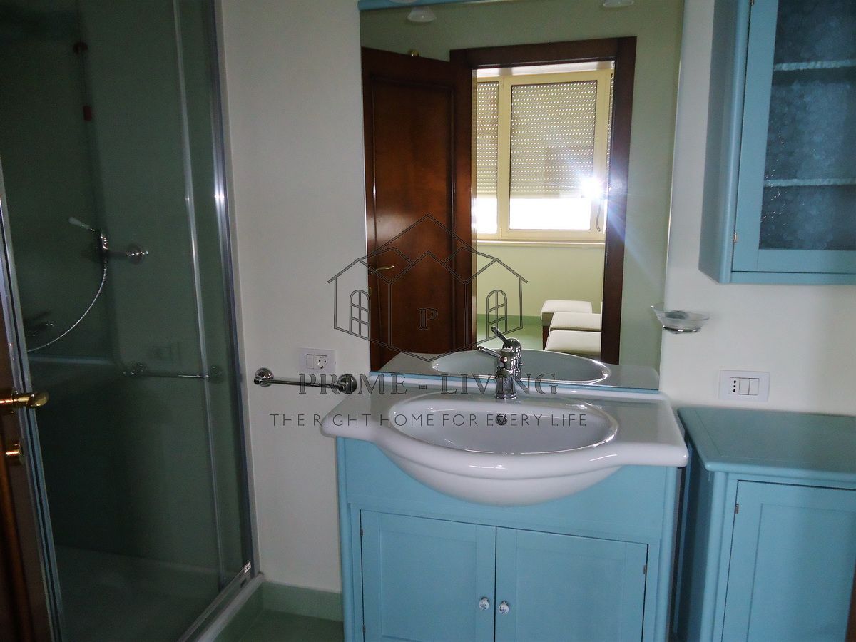 PENTHOUSE IMPRESIONANT CU 5 CAMERE LA INCHIRIERE LANGA PARC HERASTRAU - Poză 15