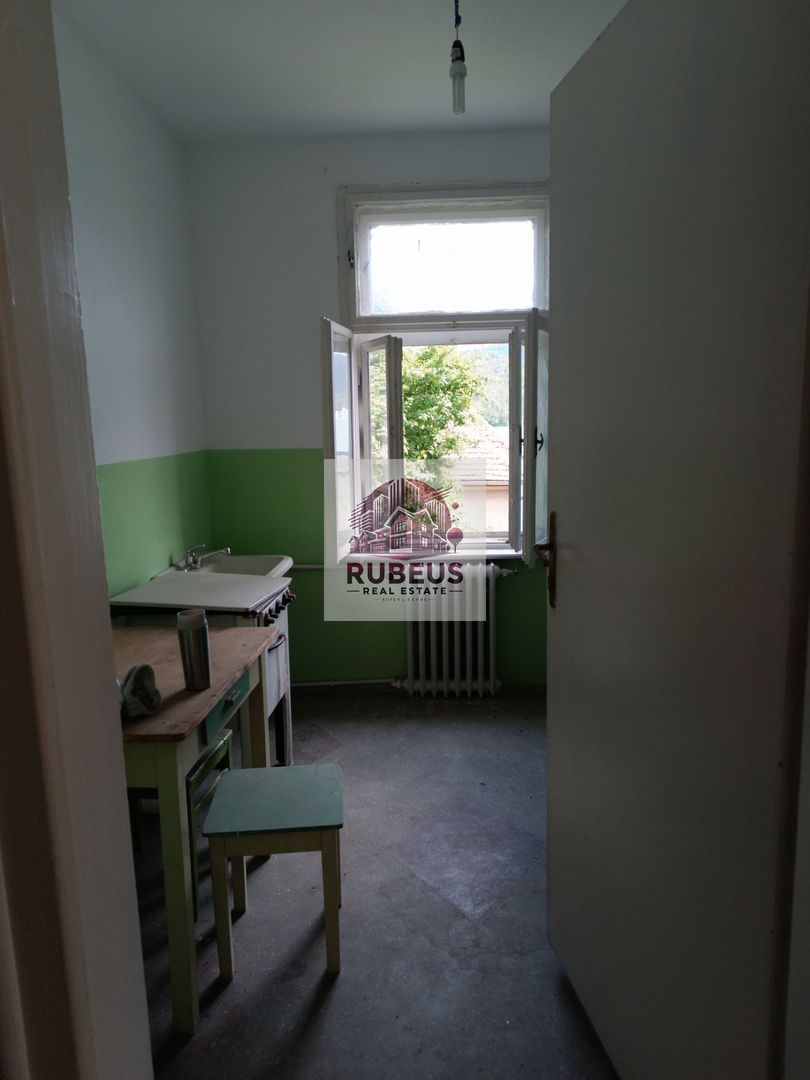 Casă solidă în Orșova, S+P+E, 220 mp, teren 284 mp - Poză 5