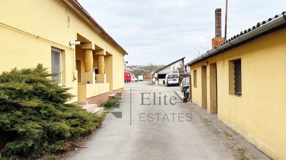 Spatiu cu 4 birouri cu teren de 3000mp - Poză 1