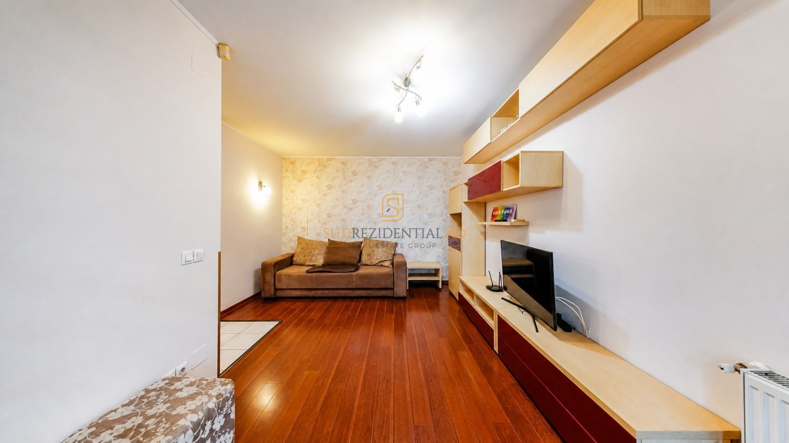 Apartament 3 camere, complet mobilat, decomandat, etaj intermediar - Poză 9