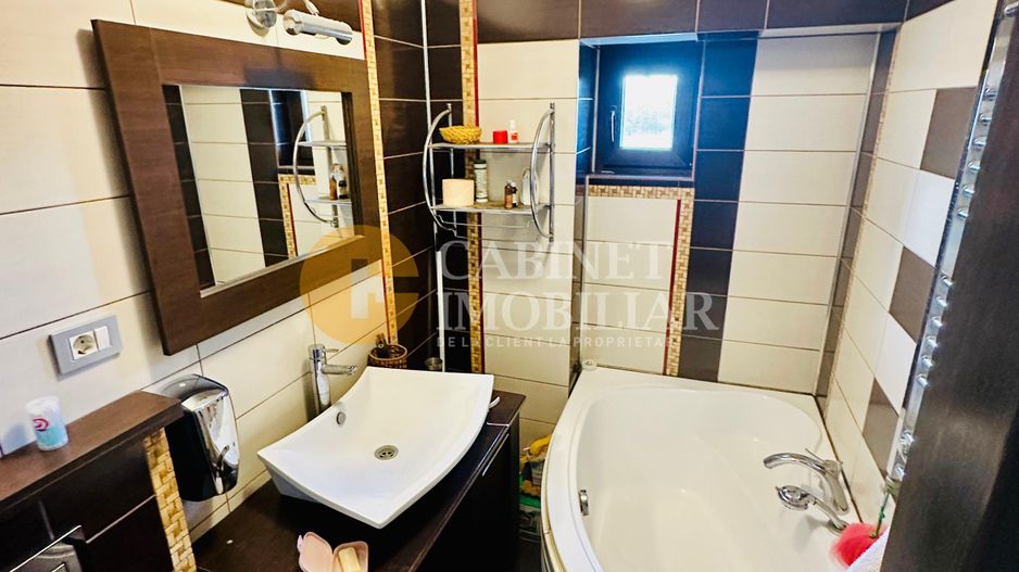 3 Camere Decomandat -  Esplanada Nicolina 1- Bloc 1990 - Poză 4