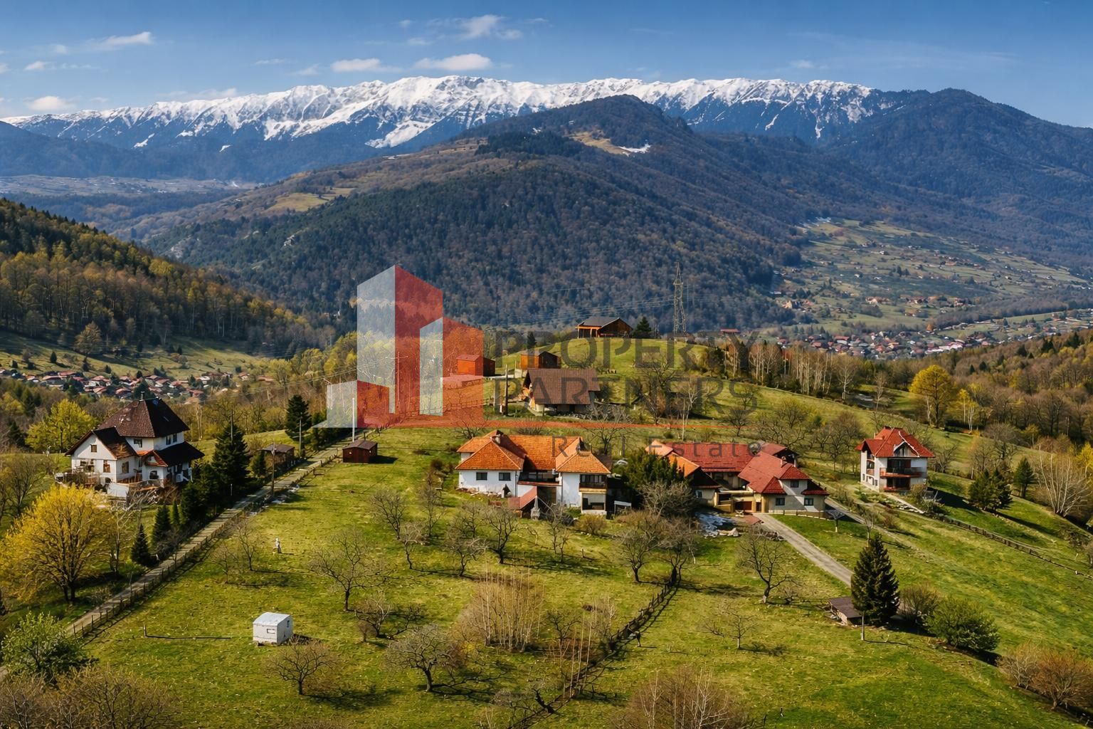 Casă tradițională cu 1800 mp teren  în Sohodol, Bran | Priveliște superba - Poză 1