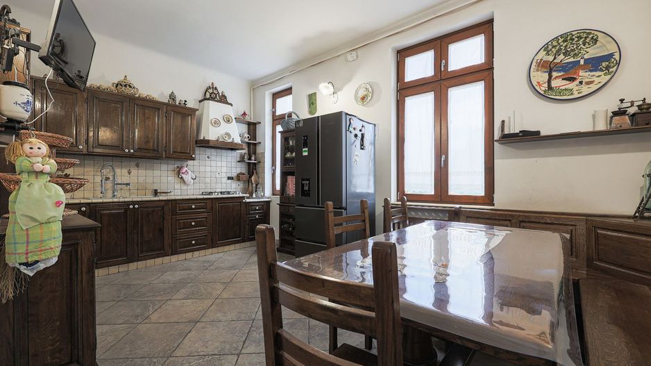 Apartament ultracentral cu 3 camere, 2 băi și curte privată - Poză 5