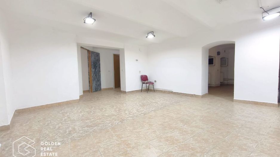 Spatiu langa Piata Catedralei, intrare din strada, str. Vasile Goldis - Poză 2
